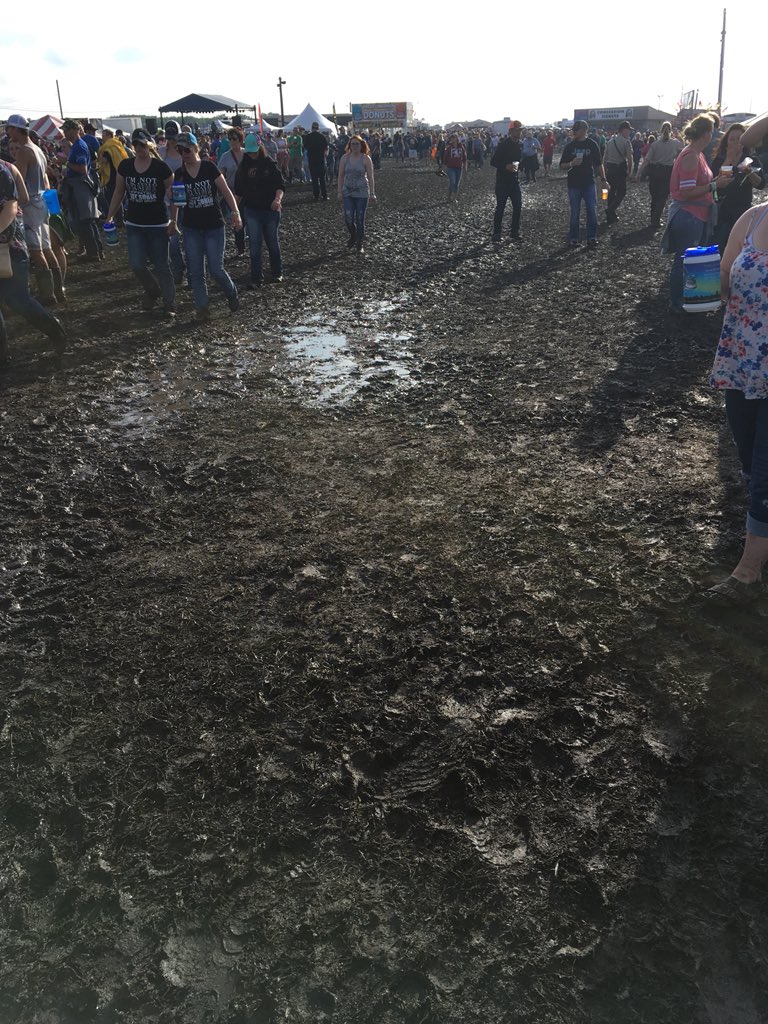 HEK_Right's tweet image. #MudOnTheTires #Winstock18 #Mudstock18