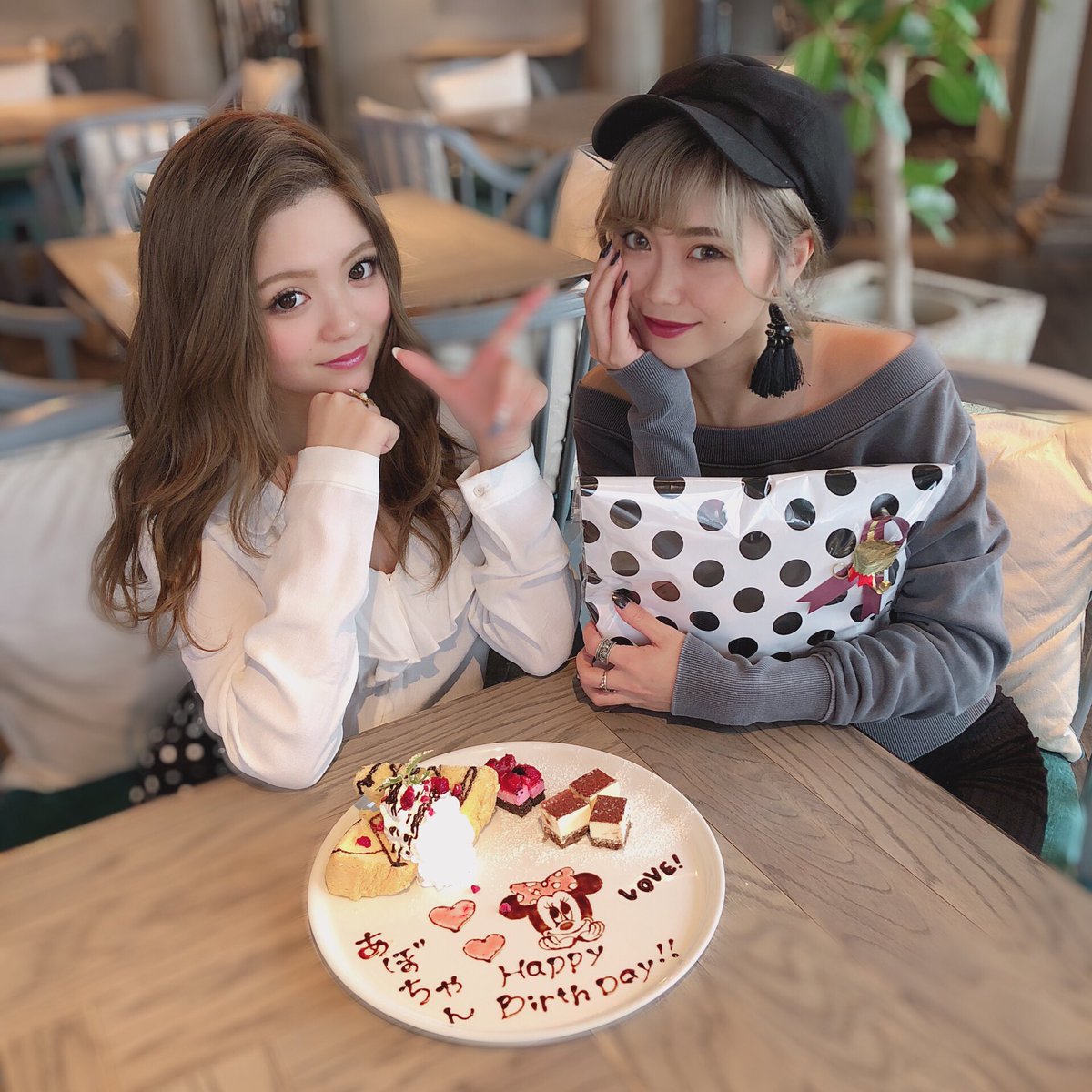 a05035's tweet photo. やっと会えたみゆみゆ♡
あぼの天使ちゃん♡みゆからもサプライズ😭❤️❤️❤️❤️
ありがとうマジで♡ほんま大好き。
みゆの声と笑い方が死ぬほど好きwww
はよ東京に遊びにきてくれー😭 https://t.co/JouXxaI3dP
