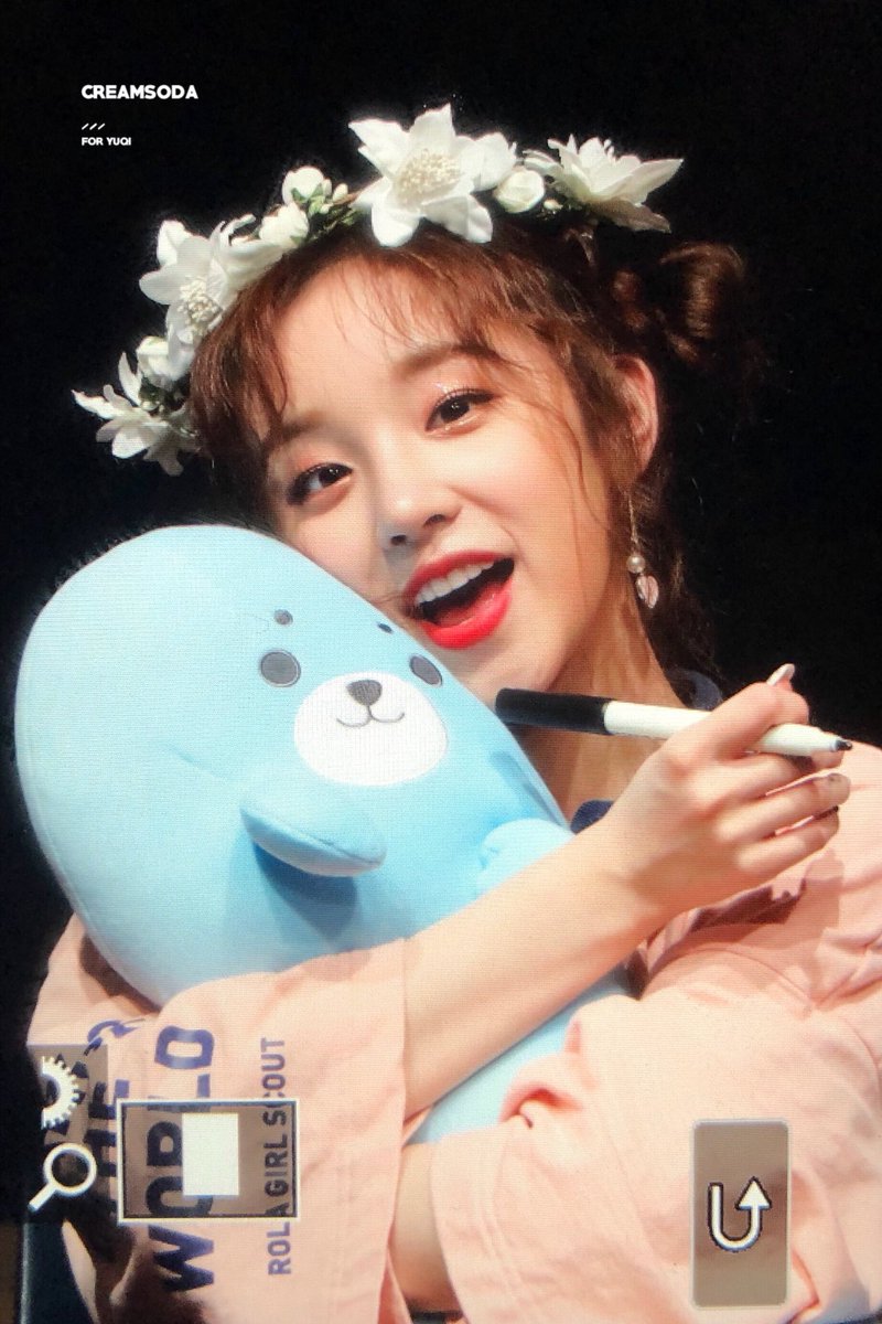 99CREAMSODA's tweet photo. 180610
팬싸인회
#우기 #YUQI #宋雨琦

귀염뽀짝 송우기😘 https://t.co/0dV9PjFPsM