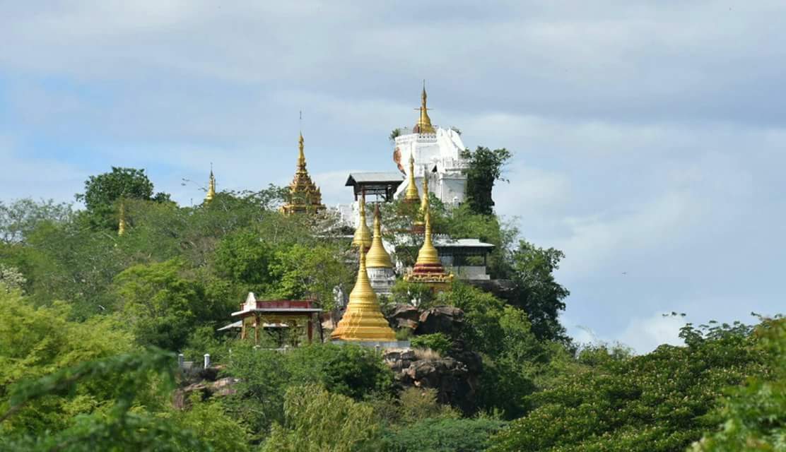 အႏုအရြေလးကို သတိကပ္
ေသာကမဟပ္ရေအာင္ ဓမၼေဆာင္
ဉာဏ္အေရာင္နဲ႔ခြင္း
မရွိမႈအသိ
အခ်စ္ဟာ 
နာမ္တရားလို႔သာ သိခဲ့ရင္
သခါ ၤရလို႔သာ  ျမင္ခဲ့ရင္ေပါ့
ပဋာစာရီႏွမ သူဘယ္႐ူးပါ့မလဲ 
ေၾသာ္ သူဘယ္႐ူးပါ့မလဲေနာ္