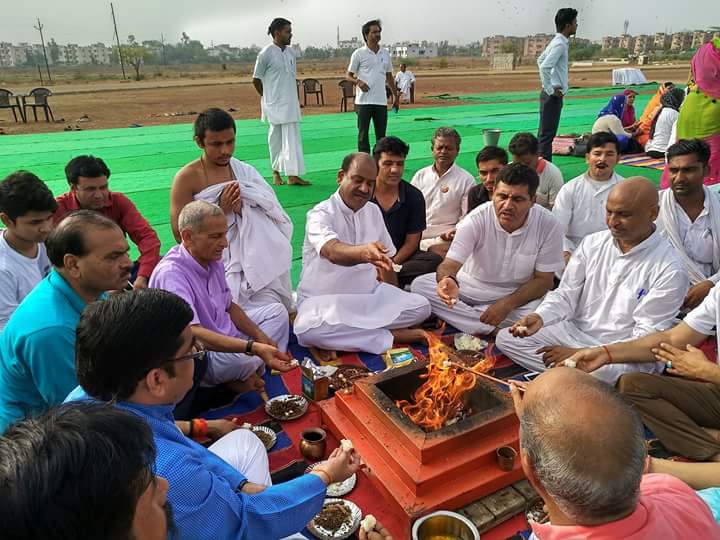 Sumit05769991's tweet photo. सामूहिक योग का रिकॉर्ड बनाएगा कोटा.. 
21 जून को चतुर्थ अंतरराष्ट्रीय योग दिवस के अवसर पर कोटा में RAC ग्राउंड पर आयोजित होने जा रहे भव्य राज्य स्तरीय सामूहिक योगाभ्यास समारोह के स्थल का भूमिपूजन कर आयोजन की तैयारियों का शुभारंभ किया।
#YogaWorldRecord https://t.co/1LayUbsD8a