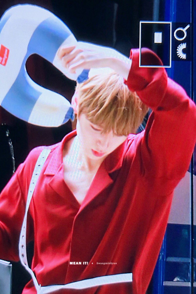 meanit_mh's tweet photo. 180610 팬싸 출근 #워너원 #wannaone #황민현 #Minhyun 예민미 넘 좋아 ㅠㅠ https://t.co/gxJajN92Vy