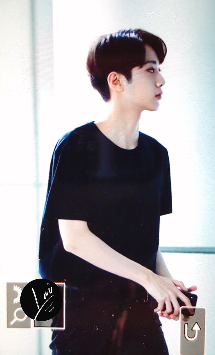 wulilai's tweet photo. #라이관린 #賴冠霖 180610 상암팬싸 프리뷰 오늘 엄 멋져 ㅠㅠ 나 주거 https://t.co/dGsAB50ND1