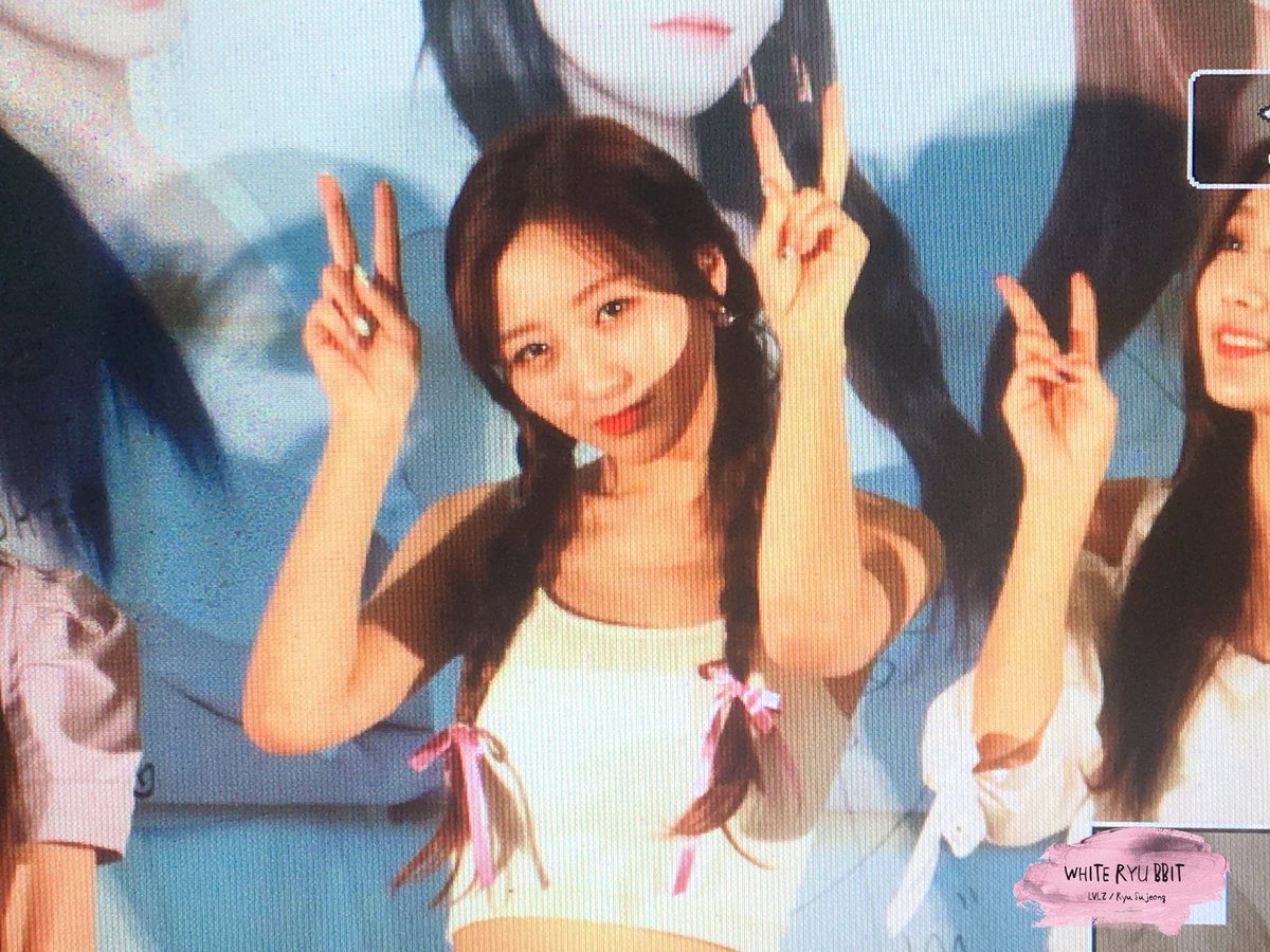 WHITE_RYU_BBIT's tweet photo. 180610  일본 프로모션 프리뷰
#러블리즈 #류수정
💓😂
@Official_LVLZ https://t.co/H48f6FNtnc