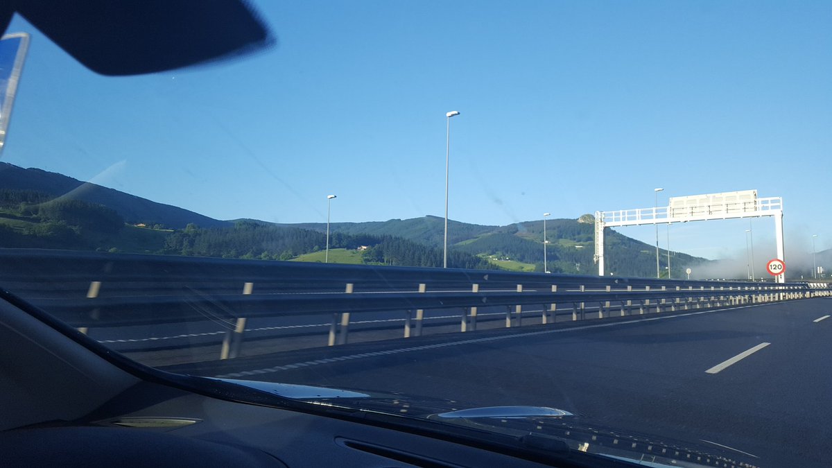 OnatikoGED's tweet photo. Eguzkitako bixera eta eguzkitako krema ekarri #GizaKatea #BasquesDecide #187km #188km https://t.co/3PD0iqJcL4