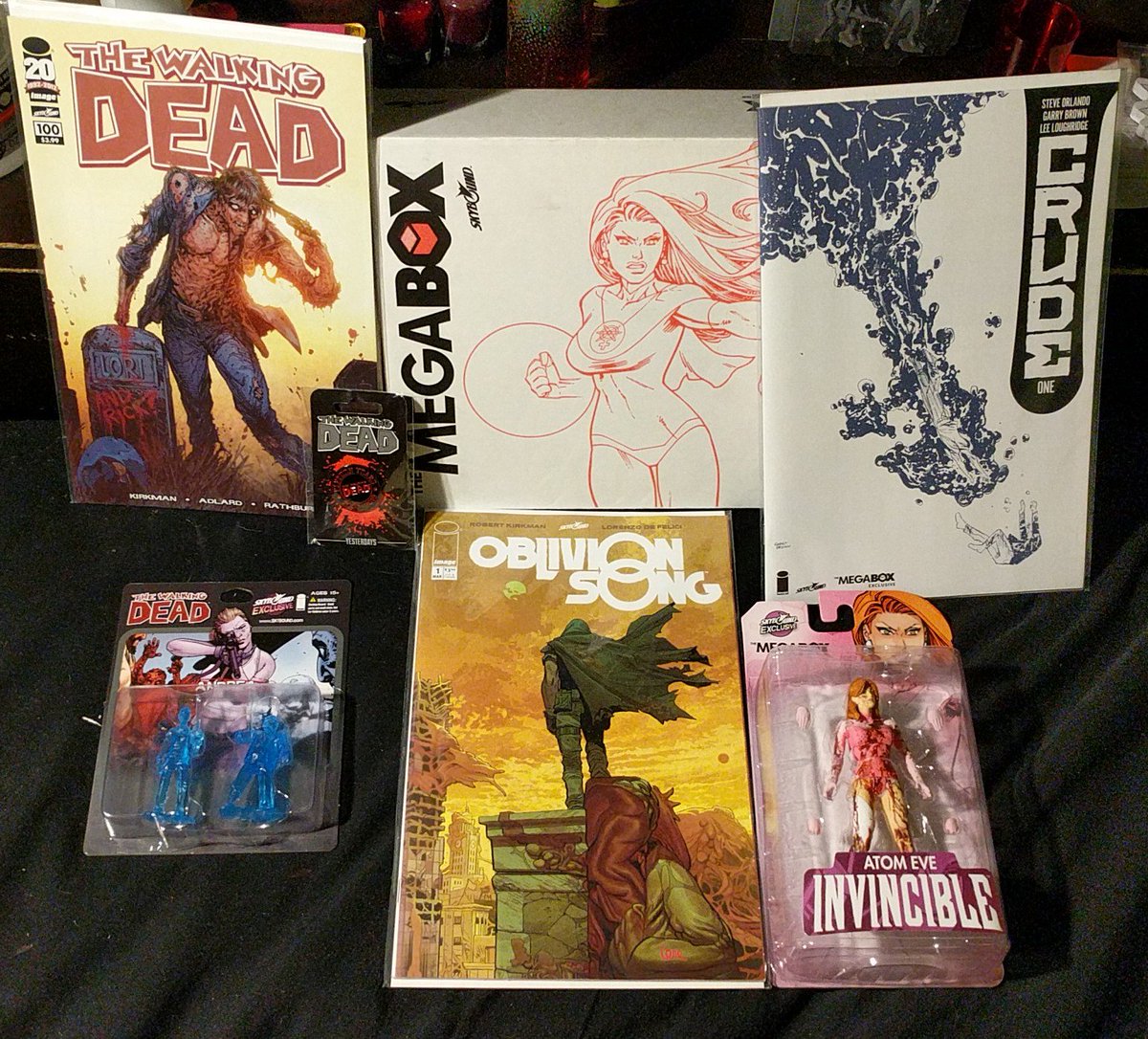 AndiT800's tweet photo. @Skybound @TheMegaBox #TheMegaBox
Thank you! 💛😁🙏 https://t.co/htIWDEwAkv