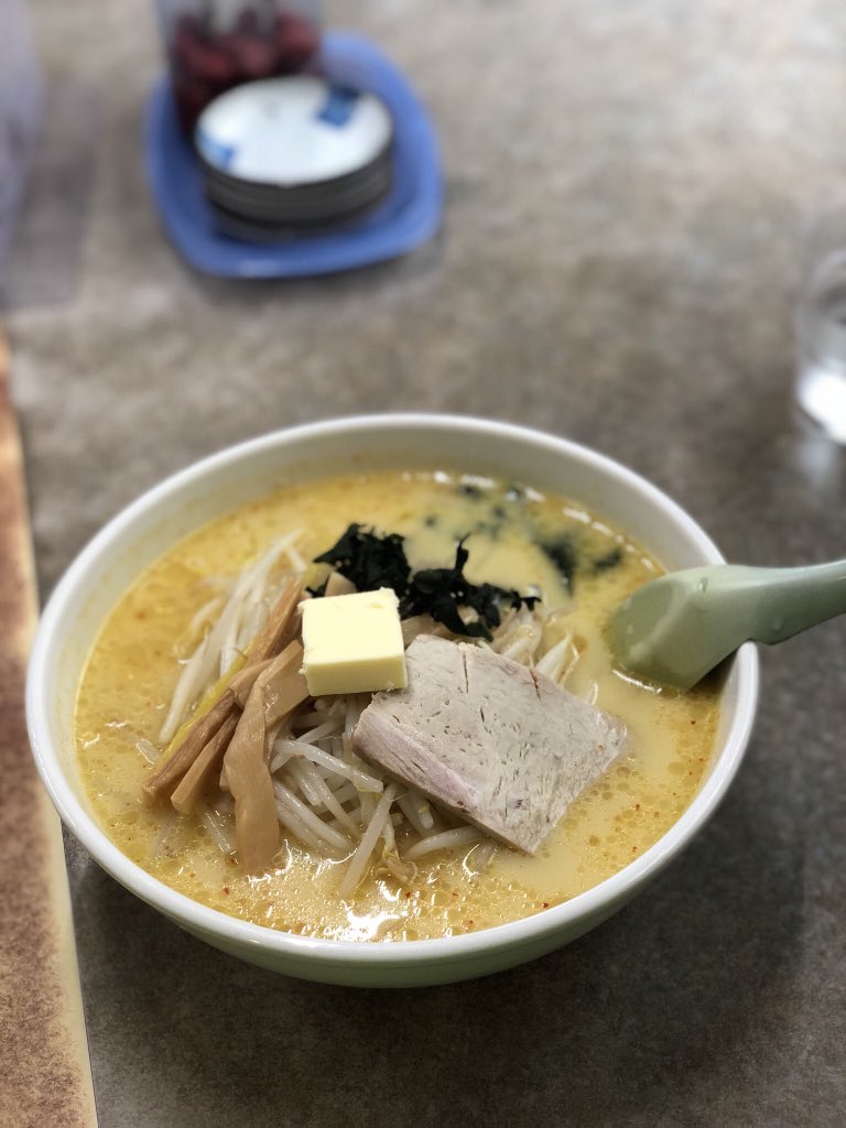 mini281004's tweet photo. 味の札幌大西で味噌カレー牛乳ラーメンを頂きました。JAFカードの提示で100円引きだそうです。オードリー若林さん、佐藤満春さん、岡田さんの噂を聞いたリトルトゥースが何人も来ていました。自分を含めて。#annkw #オードリー https://t.co/dmRcftVLVx