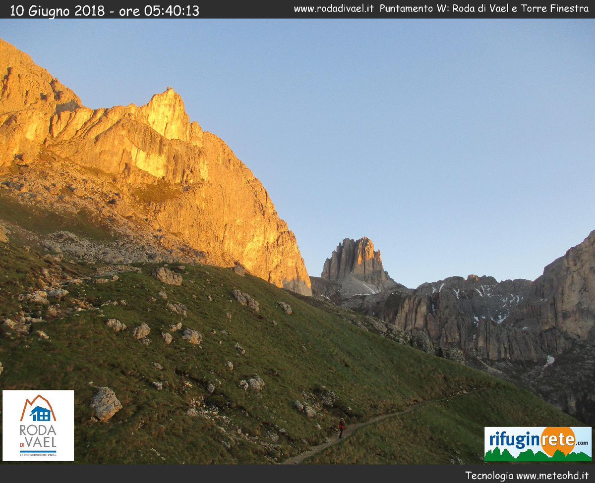 #alba #rodadivael #catinaccio #dolomiti #valdifassa #trentino ... Dal Rifugio <a href="/RifRodadiVael/">Rifugio Roda di Vaèl</a>, in #diretta, la meravigliosa cartolina del #buongionro