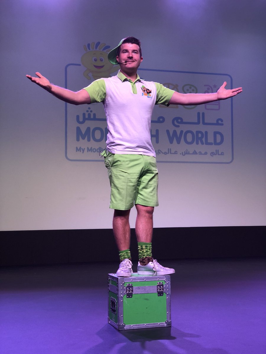 1magicphil's tweet photo. Hosting the grand opening @ModheshWorld 💛💚💛💚 #mydubai #modheshworld @saltimbancoital #magicphil https://t.co/lNVaGFJGsK