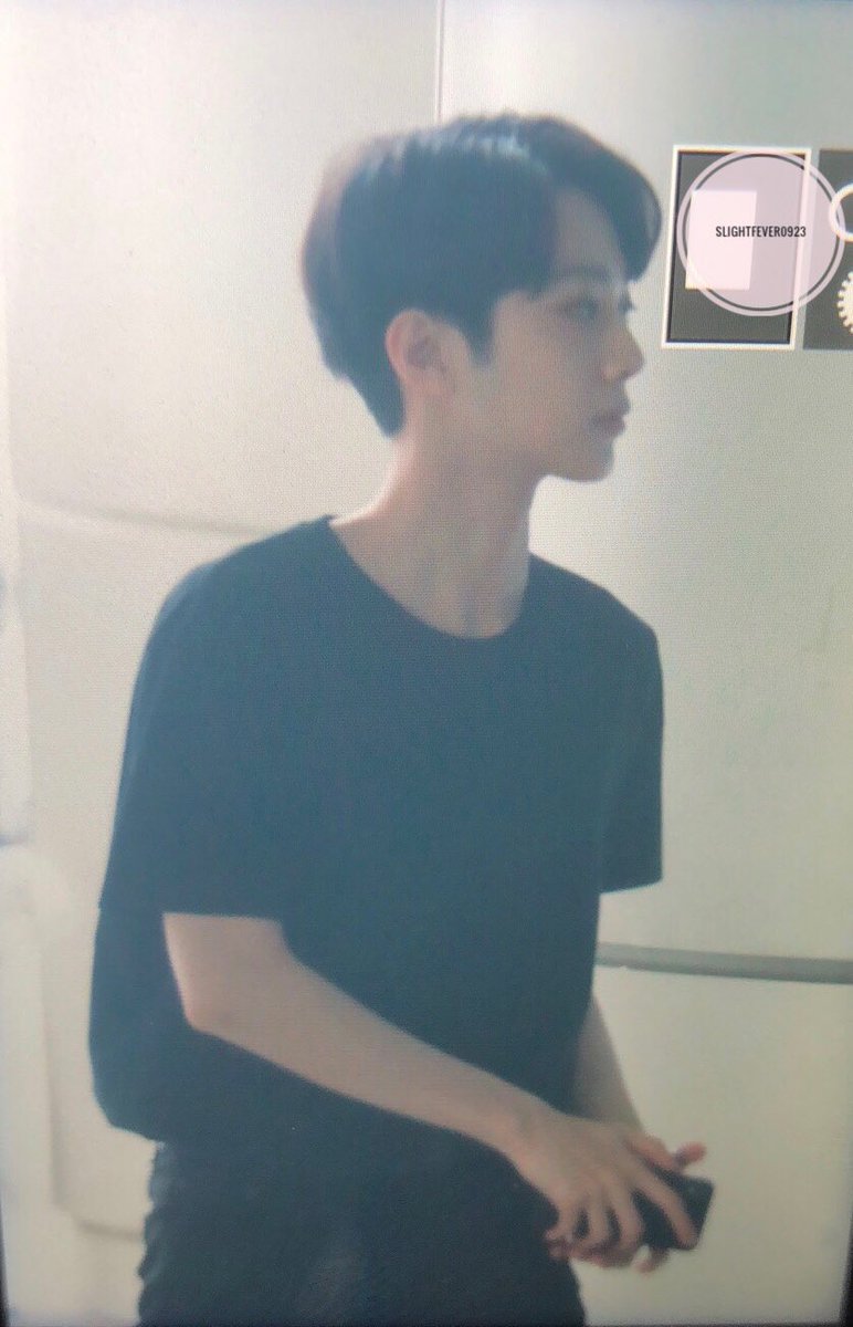 slightfever0923's tweet photo. 180610 팬싸인회 출근
#라이관린 #赖冠霖 #LaiKuanlin 
#워너원 #WANNAONE https://t.co/vmcPdVGZOi