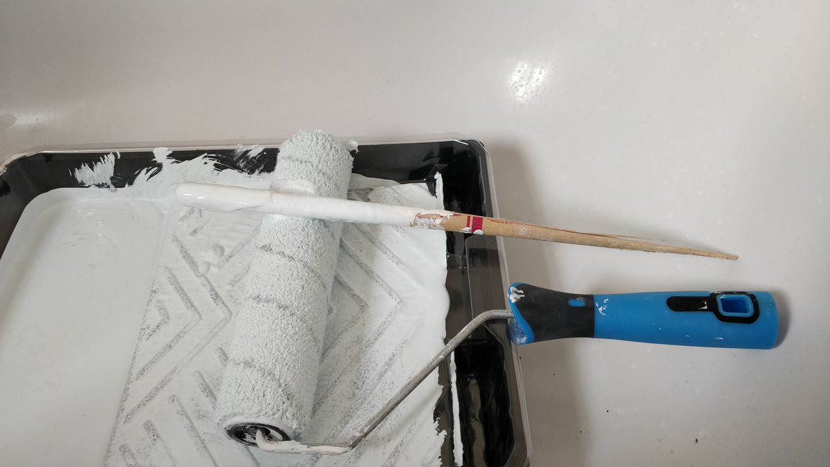 MikeChilds88's tweet photo. Thanks @MikePortnoy for helping me paint my room, your broken signature sticks make great paint stirrers #paint #drums #portnoy @promarksticks https://t.co/Gg0a2hIWoe