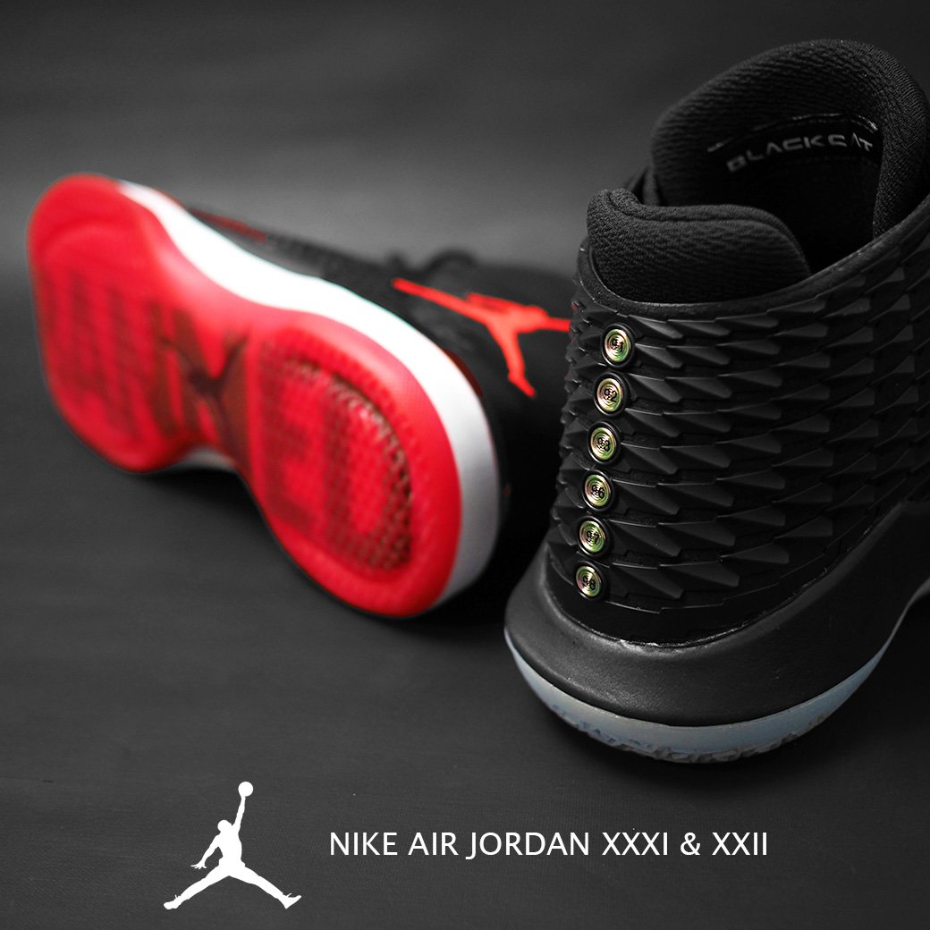 selection_int's tweet photo. 名作からインスパイアされたAJ32は、ZOOM AIR & FLIGHTテクノロジー、
アッパーにフライニットが採用され伸縮性、サポート性の優れた1足。
また伝説のAJ1をリスペクトしたカラーリング、AJ31 Banned魅力は絶大です。
https://t.co/DxBpfFGL59
#airjordan #エアジョーダン #バッシュ #AJ31 #AJ32 https://t.co/MOP1vwUuQC