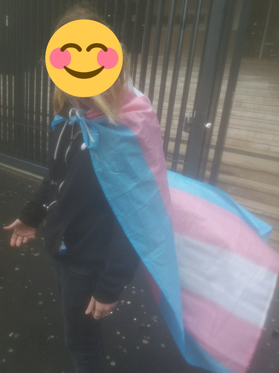 Zaecharie's tweet photo. Coucou ! #JuneIsForQueer https://t.co/rkmN6Nt4Aj