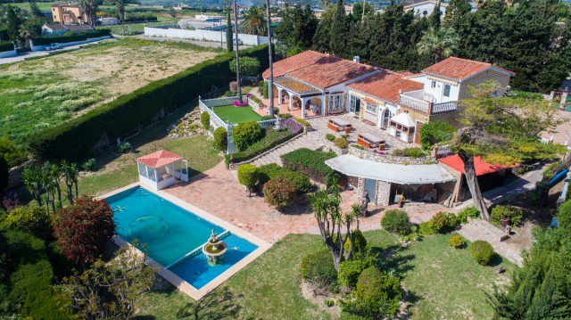 BlancaRealcom's tweet photo. Villa for sale in La Sierrezuela #Mijas #Málaga
5Bed + 3Bath + #ImpressiveView + #Garage + #SwimmingPool
For EUR 898K
Our Ref. LUX0835
https://t.co/fKyoT7jsUs https://t.co/dF2Xpl1CIF