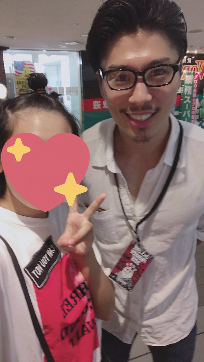 basket_evessa's tweet photo. スーツ根来さん   メガネ 翔太さん 
2人ともめっちゃイケメン😳 https://t.co/g3qRNbphuG