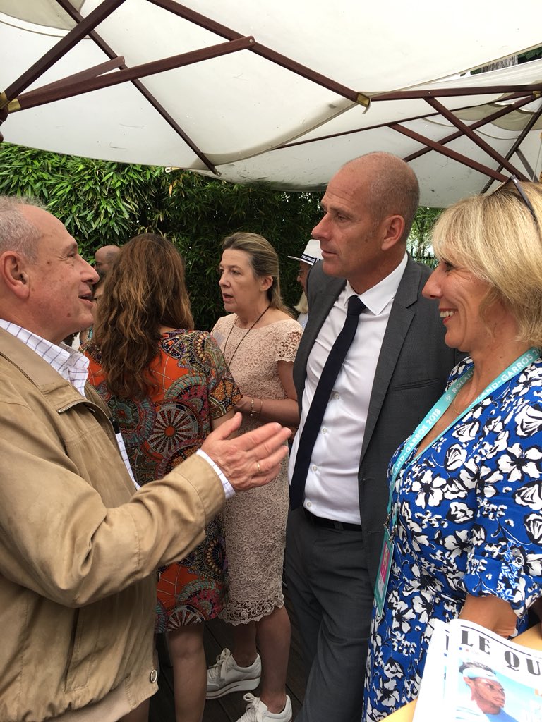 HECParisExecEd's tweet photo. 14eme et finale jour du @rolandgarros merci à Guy Forget d’être passé dans notre pavilion avec Dean Peter Todd et notre président Jean-Paul Vermes #HECRG18 🎾 https://t.co/4VStGPyWAg