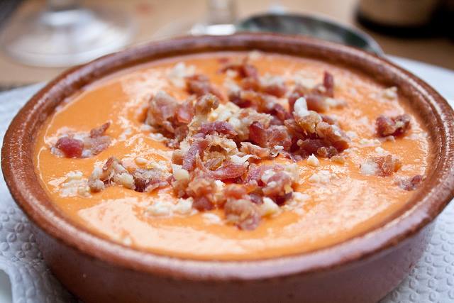 barlosolivos's tweet photo. ¿A quién le apetece de primer plato con el #menúDelDía un espectacular salmorejo como este? 😍😋🤤 ¡Qué buena pinta tiene!
#ElPuerto #ElPuertoDeSantaMaría #Salmorejo https://t.co/v42iEfFhWm