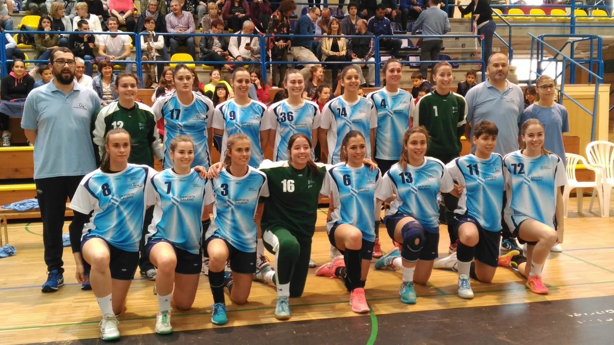 EstelaDoiro's tweet photo. Siempre es un placer poder representar a Galicia. ⚪️🔵 @fgabalonman #Torneo4naciones #balonmángalego #balonmánfeminino #seleccióngalega #adesconectar #vacaciones 💆🏻‍♀️ https://t.co/JxTBd1Jq8t