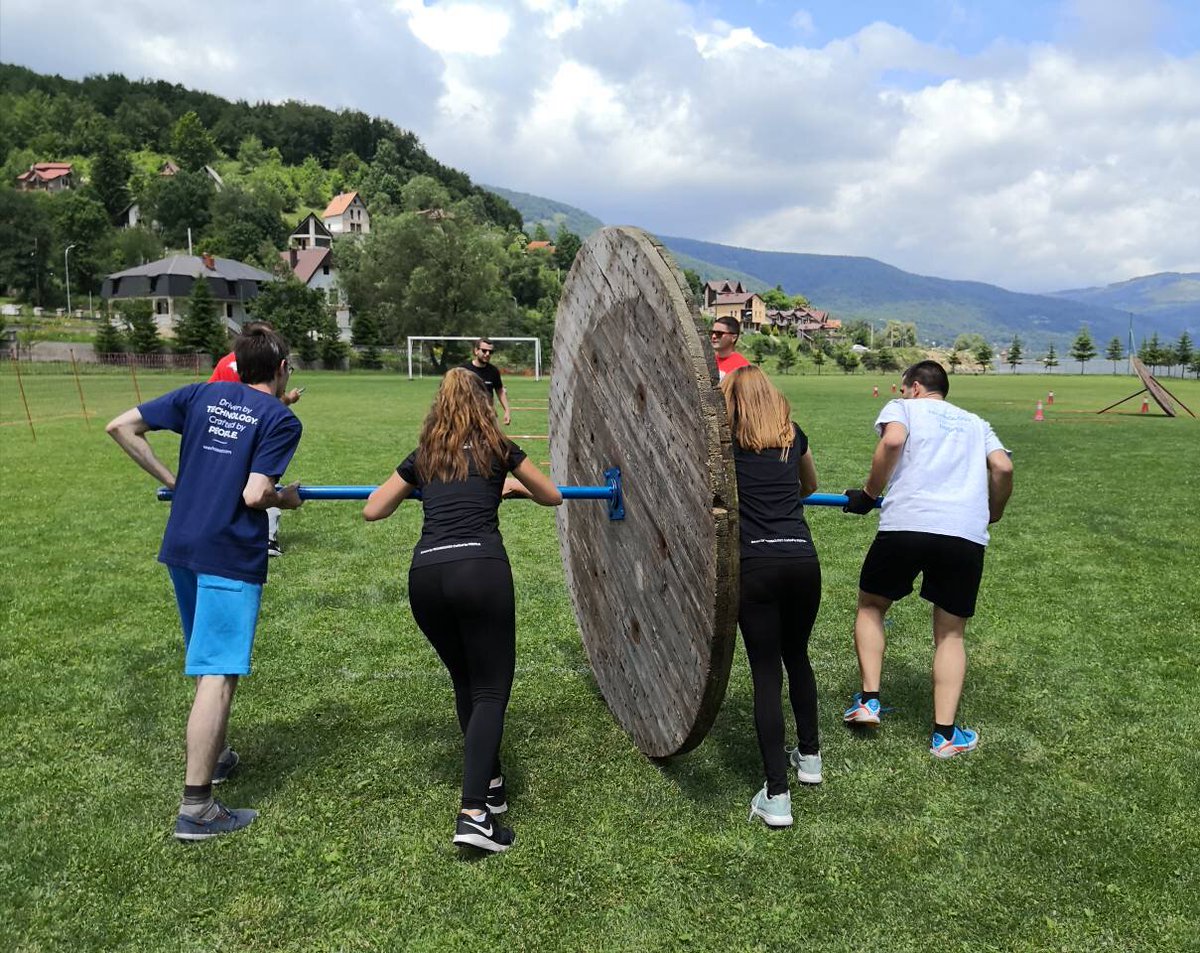 HASELT's tweet image. #AdventureGames on today&apos;s agenda! 🏞️
•
#HASELTTeam
#HyperArrow
#MavrovoMaximumAdventure
#TeamBuilding