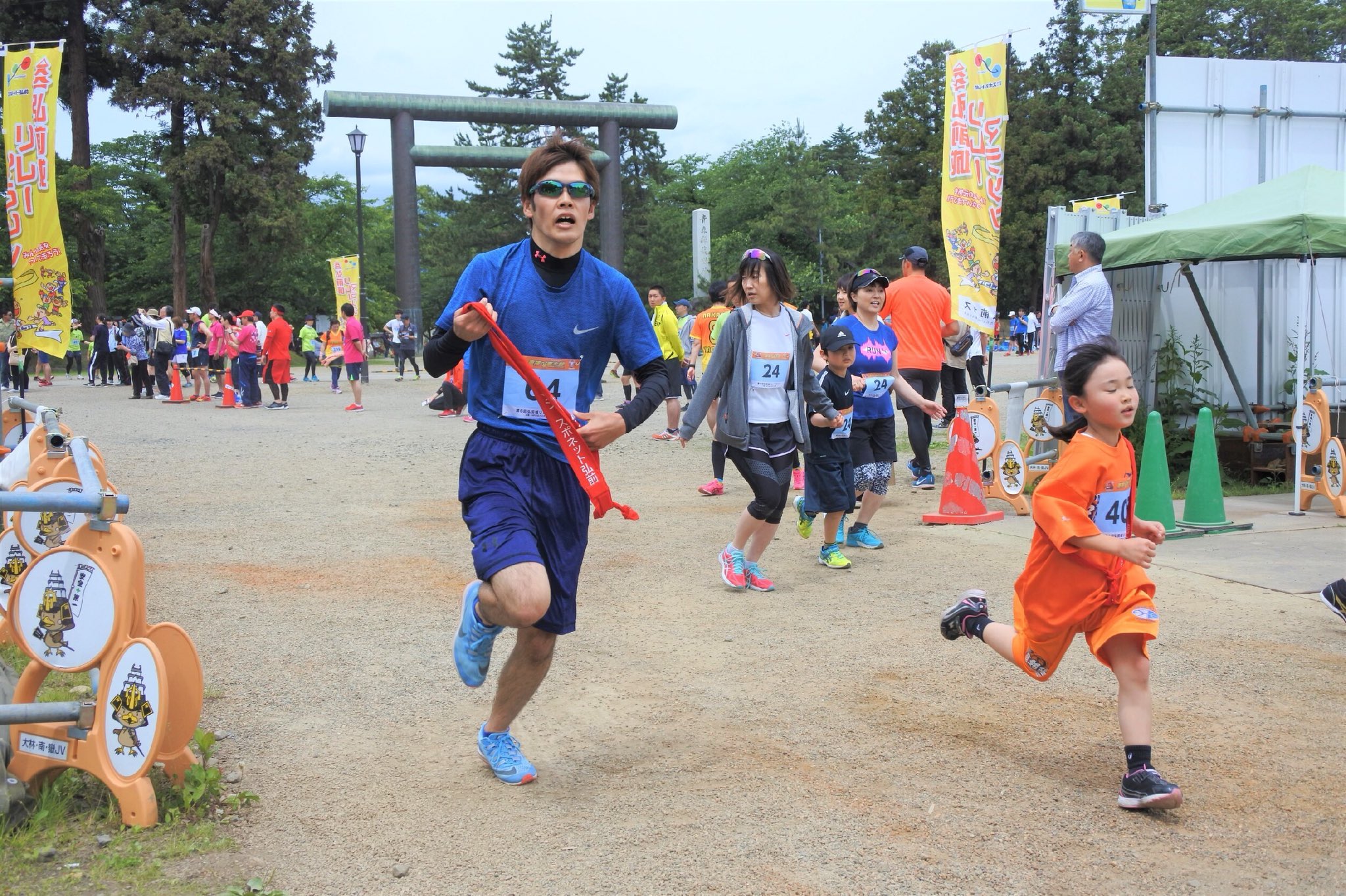 北里大学陸上競技部 十和田キャンパス 弘前城リレーマラソンに出場してきました 悔しくも10位という結果でしたが 団結力がグッと高まった試合でした 北里大学陸上競技部 十和田キャンパス 弘前城リレーマラソンに出場してきました 悔しくも10位という結果でしたが 団結力がグッと高まった試合でした