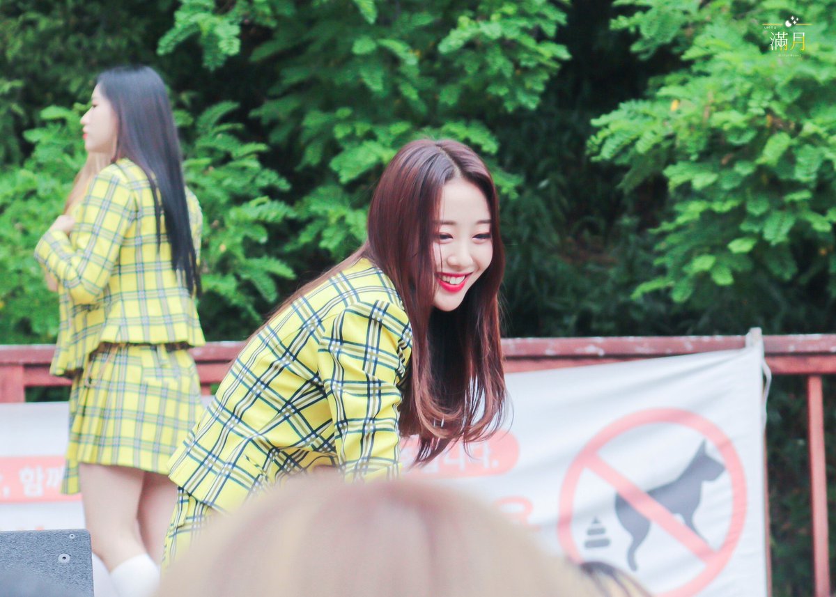 1FullMoon2's tweet photo. 180610 #이달의소녀 #YYXY  미니팬미팅
❤️
#이브 #Yves https://t.co/DQYeYLIkIF