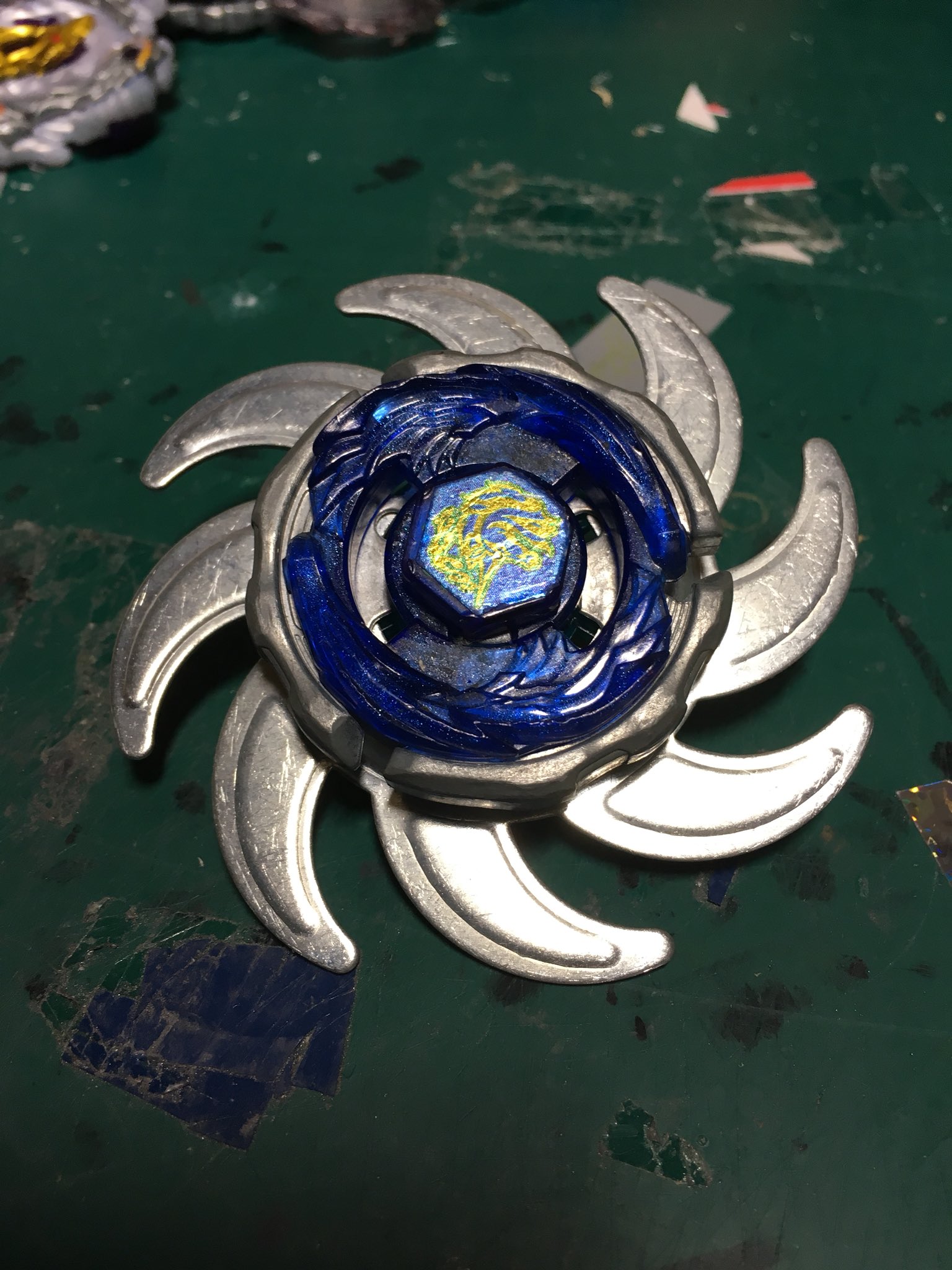 垢ちゃん2 ベイ廃 これこそ最強なのでは W やり方は 4d以前の薄めのウィールと トラック Ad145の間にスピンヒートの鉄の部分を挟み込みフェイスで締めれば完成 メタルファイトベイブレード スピンヒート T Co 4gltstymi8 Twitter