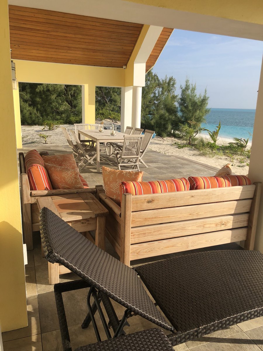 fbelussi's tweet photo. Ultimo pranzo in questa casa da sogno sulla spiaggia.. l’ll miss this house, thanks #TurtleViewExuma 💕#explorethebahamas #exuma #travelgirl #travelgram #lovetravel #lovetraveling #francescabelussi #travelblogger #travelinfluenzer #beautifulhome #travelphotography #travelphoto https://t.co/00bKCWbDl2