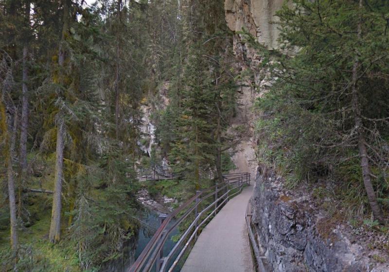 iRunMaps's tweet image. Johnston Canyon (WOTW) Workout of the Week 3.1 miles/5k gorgeous hike through Banff National Park! irunmaps.com/search/3567-jo…