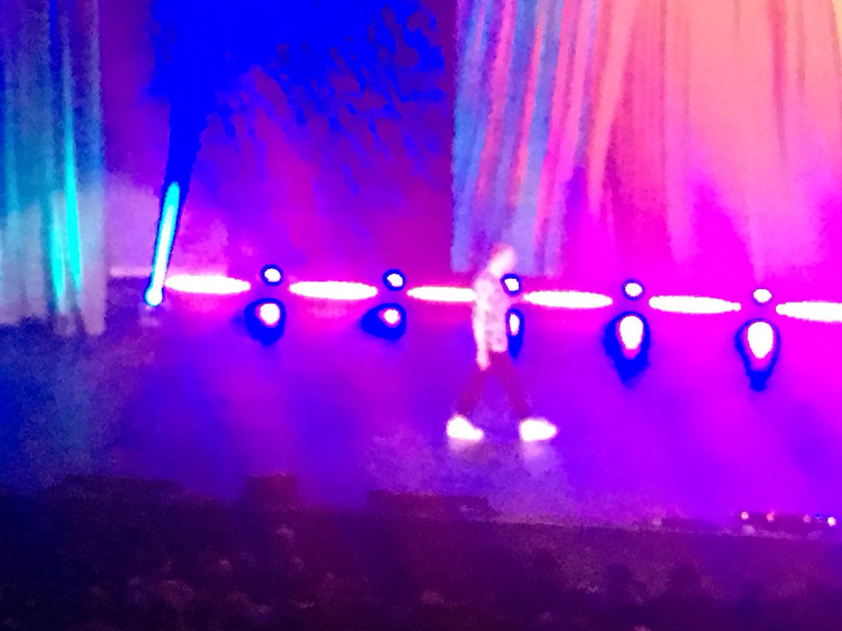 SallyBee23's tweet photo. Tickle your ribs and piss yourself laughing kind of night with @BrennanReece and @joelycett but as a pregnant, Diet Coke drinking, lady renovating a house there could have been more relevant material daft bastard. Shit illegal photo #sodthelawyers #IAmRhubarbBikini https://t.co/zpifDH2AgJ