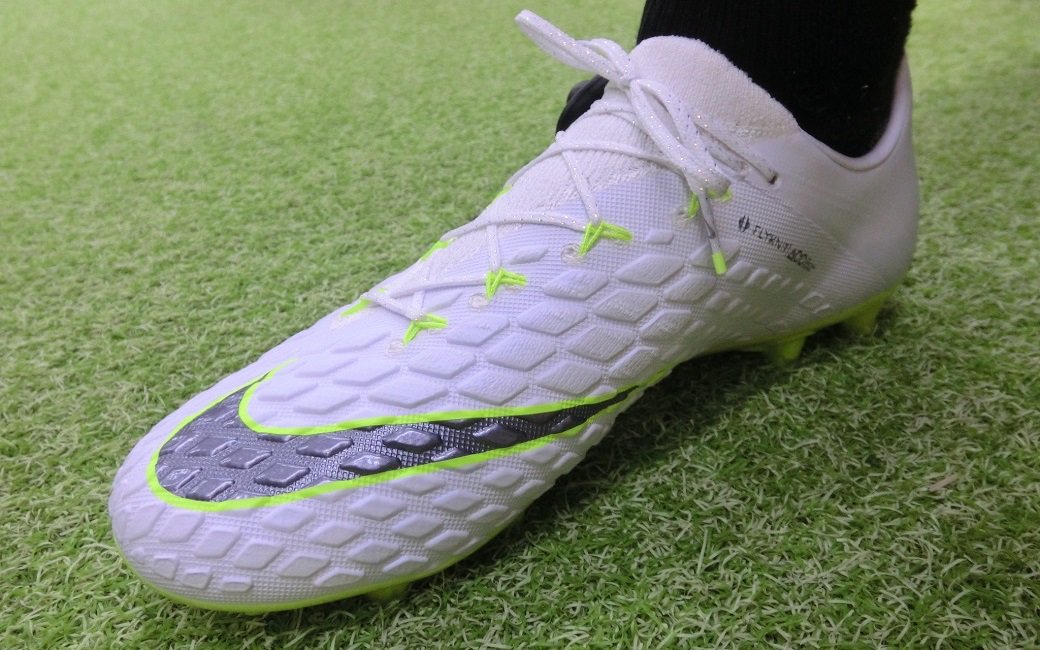 サッカースパイク Kohei Sblog Twitter પર ナイキ サッカースパイク ハイパーヴェノムファントム3 Hg サイズ感や新hgソールなどを考察 T Co Cpgevrqxd8 T Co Nlllp6omch Twitter