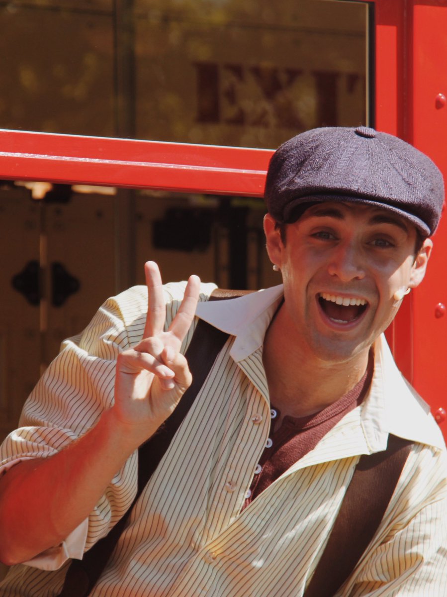 harryasdisney's tweet photo. Newsies pt. 2 https://t.co/6msFqYmg5i