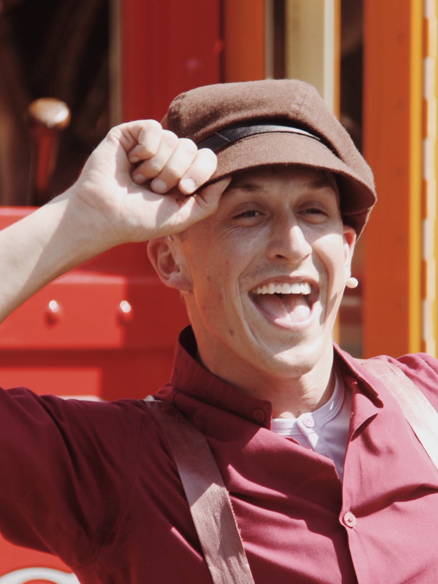 harryasdisney's tweet photo. Newsies pt. 2 https://t.co/6msFqYmg5i