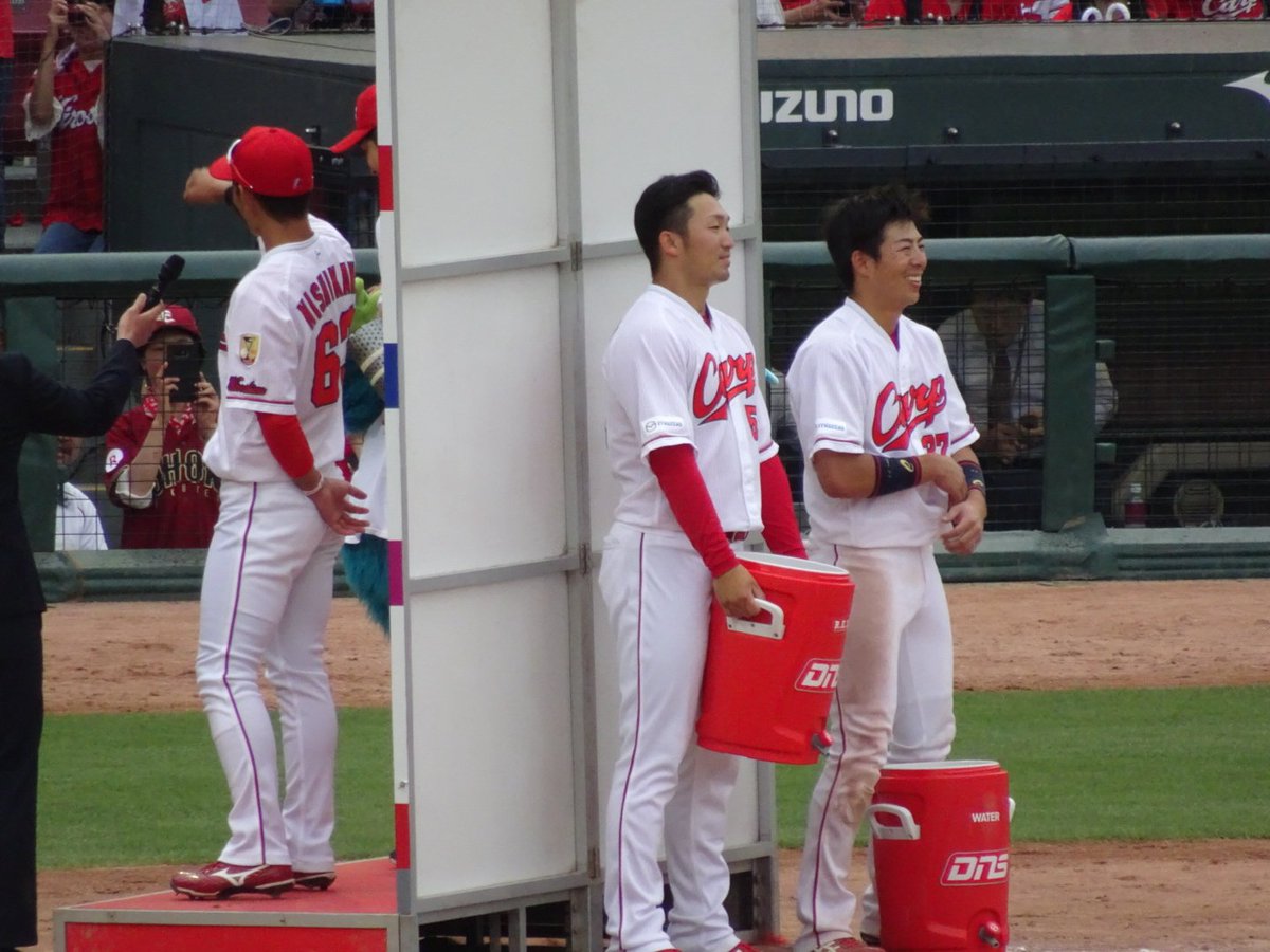 Uzivatel まさぼー カープっ子 から改名 Na Twitteru ヒーローインタビューの後の恒例行事 Carp 広島カープ ヒーローインタビュー 九里亜蓮 西川龍馬 鈴木誠也 野間峻祥 Uzivatel まさぼー カープっ子 から改名 Na Twitteru ヒーローインタビューの後の恒例行事 Carp 広島カープ ヒーローインタビュー 九里亜蓮 西川龍馬 鈴木誠也 野間峻祥