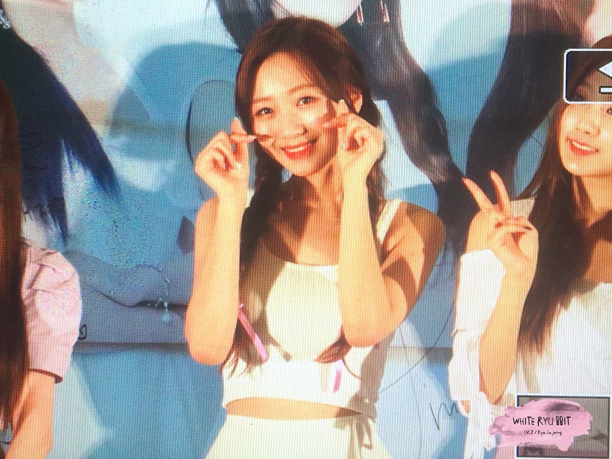 180610  일본 프로모션 프리뷰
#러블리즈 #류수정
리본이 오늘의 헤어스타일의 포인트인지??🎀
<a href="/Official_LVLZ/">Lovelyz_Official</a>