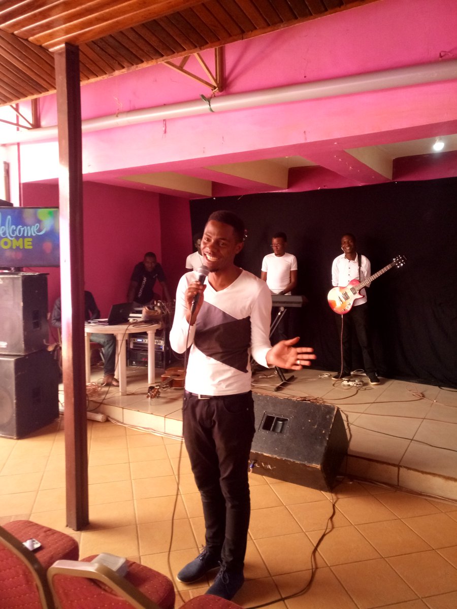 ArcherIrad's tweet photo. Facilitator Blessed Ivan 
the sermon is on 
He moves mountain 
he causes walls to fall...
#WHMAK #WHMakerere #CBOM #tulumbe4eva
@Precious_Babra @BlessedIvan @Kia_Nalugya @Napoleon_Xvi @SsenyongaAdrian @AlexWamono @worship_harvest @fahadmusitwa https://t.co/eiSOuipkId