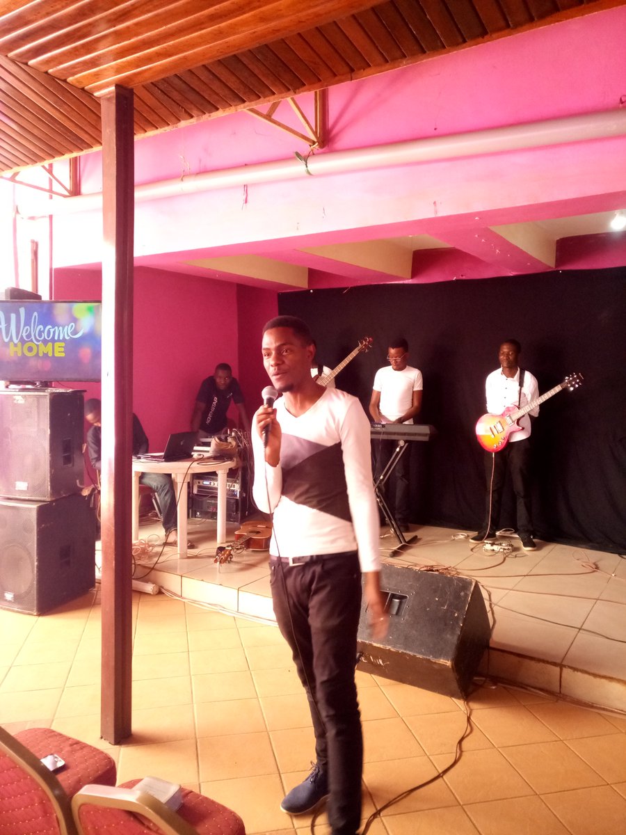 ArcherIrad's tweet photo. Facilitator Blessed Ivan 
the sermon is on 
He moves mountain 
he causes walls to fall...
#WHMAK #WHMakerere #CBOM #tulumbe4eva
@Precious_Babra @BlessedIvan @Kia_Nalugya @Napoleon_Xvi @SsenyongaAdrian @AlexWamono @worship_harvest @fahadmusitwa https://t.co/eiSOuipkId