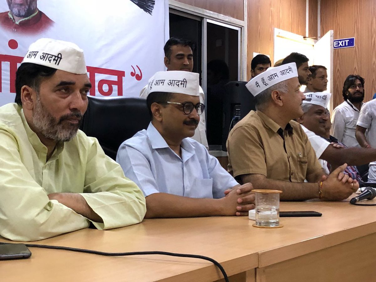 AAPInNews's tweet photo. पूर्ण राज्य का दर्जा दिलाने को लेकर 1 जुलाई को IGI स्टेडियम में @AamAadmiParty कार्यकर्ताओं का सम्मेलन, घर-घर जाकर लोगों के बीच मुद्दा उठाएगी पार्टी।  https://t.co/UV0OtWnbTG