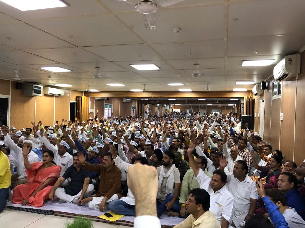 AAPInNews's tweet photo. पूर्ण राज्य का दर्जा दिलाने को लेकर 1 जुलाई को IGI स्टेडियम में @AamAadmiParty कार्यकर्ताओं का सम्मेलन, घर-घर जाकर लोगों के बीच मुद्दा उठाएगी पार्टी।  https://t.co/UV0OtWnbTG
