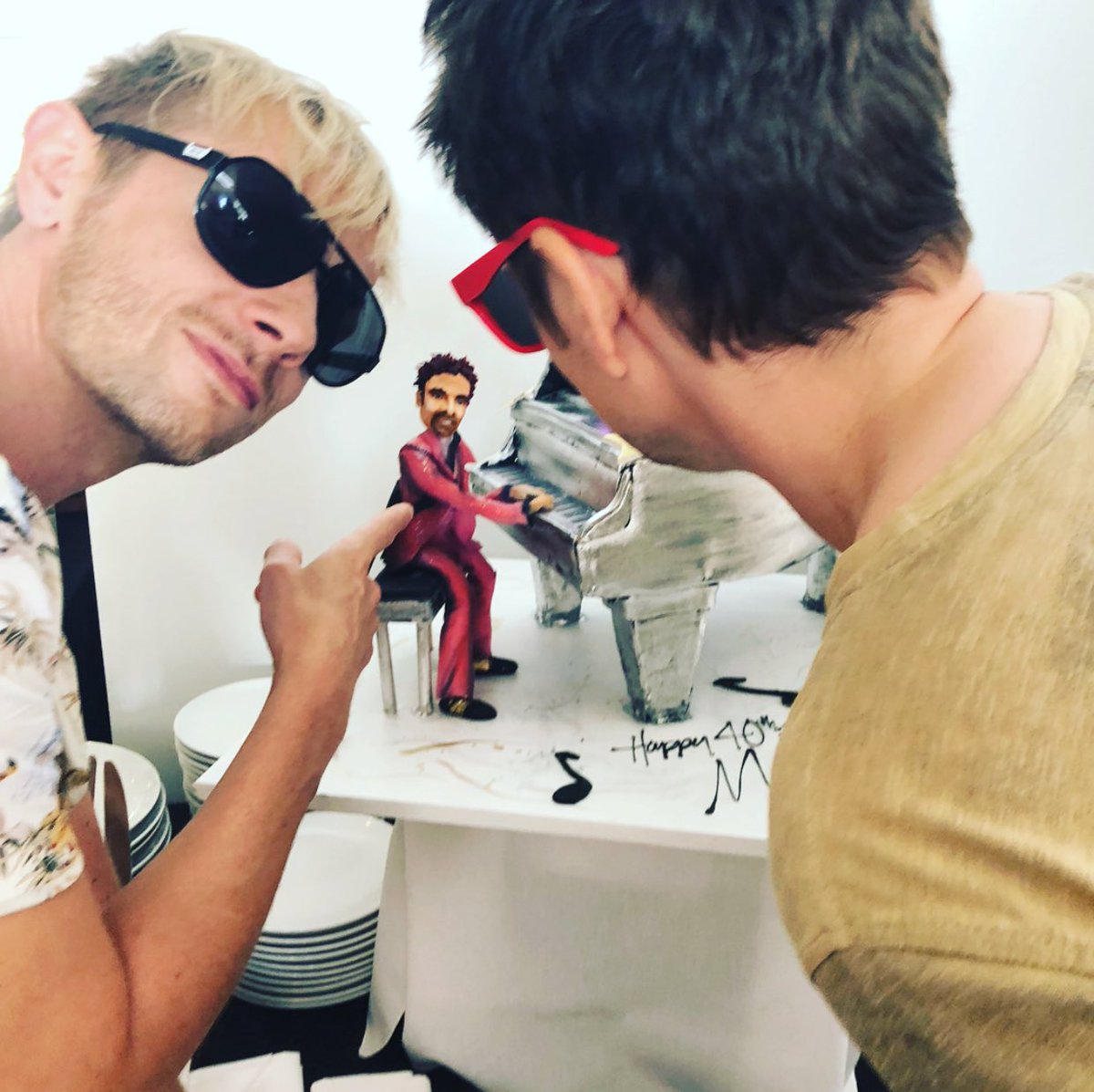 ClubMuser's tweet photo. Our boys all together celebrating Matt’s birthday 🎉 

via bodyrockstar 
https://t.co/xV0YV0lDVY https://t.co/NJXZmO8rvo