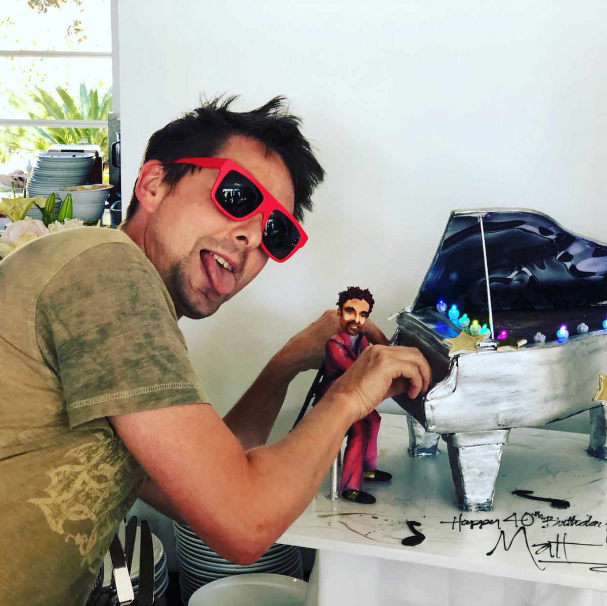ClubMuser's tweet photo. Our boys all together celebrating Matt’s birthday 🎉 

via bodyrockstar 
https://t.co/xV0YV0lDVY https://t.co/NJXZmO8rvo