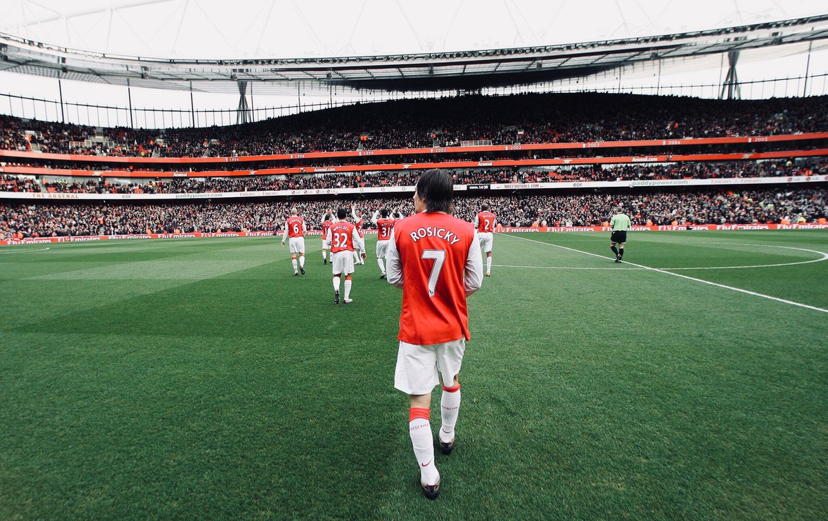 TheArseneView's tweet photo. Legend of the game.. https://t.co/SxYSJwrONe