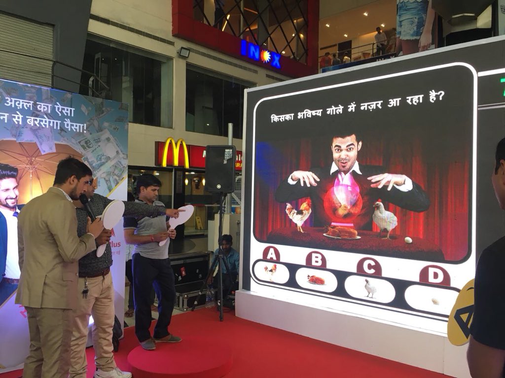 StarPlus's tweet photo. The #SmartnessTest is attracting the #Smart ones at the #PVSMall. If you are there, head to the #SabseSmartKaun booth now. #Meerut https://t.co/CSpMABo8do