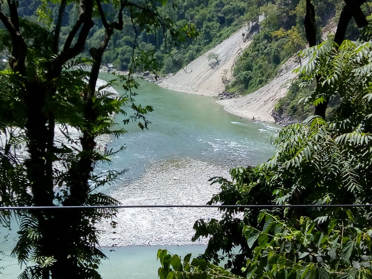 Me_ManojG's tweet photo. Meeting point of #RiverTista & #Rangeet
Life line of Skkim.....
People are enjoying Rafting...
#SikkimTour https://t.co/xQNjoOvsiV