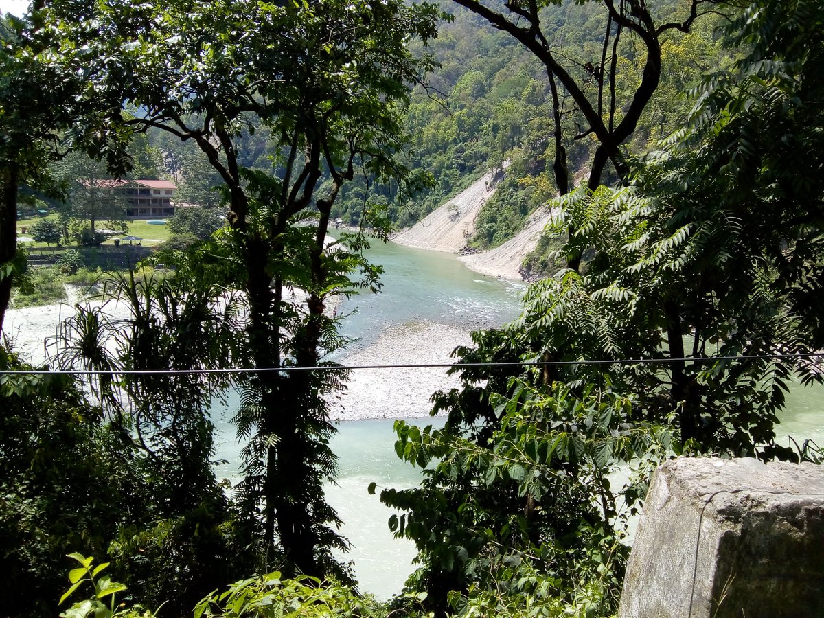 Meeting point of #RiverTista  & #Rangeet 

Life line of Skkim.....

People are enjoying Rafting...

#SikkimTour