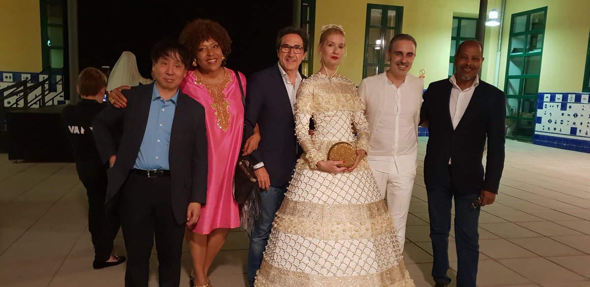 ChiquilloBarber's tweet photo. La Pasarela de las Artes "pone en valor" a València como capital del diseño y la seda y acoge a la literatura https://t.co/V5C7UPqUIT https://t.co/74TBglmE4s