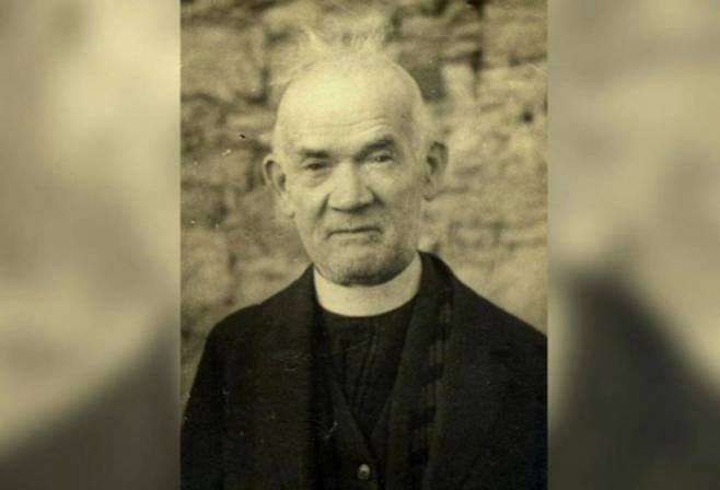 KarelPatak1's tweet photo. Hrdina dne:Josef Štemberka, farář z Lidic
1. Když nacisti Lidice uzavřeli,byl mimoale na vlast žádost sám do obklíčení za svými farníky přišel
2. SS mu nabízí milost-mohl odejít.
3. Zůstal s lidickými muži až do konce a připravoval je na posl cestu
4. Zbit,zastřelen jako poslední https://t.co/M6rXdWgUsz