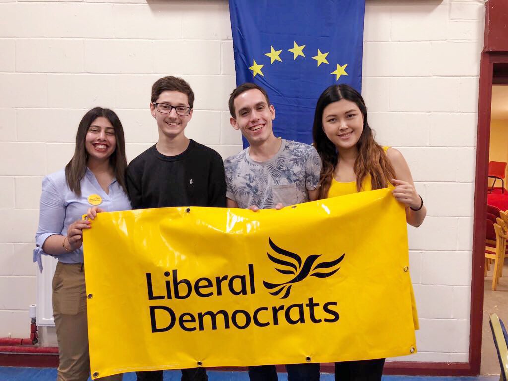 doublereds's tweet photo. #teamHamlets working hard to make sure the Lewisham and Bermondsey campaigns will be a success.
We are at 5 day countdown now- please come down to 19 Leegate/Bermondsey Square. Both campaigns need all the help we can get! ππΆπΆ @swklibdems @LewishamLibDems #teamHamletsontour https://t.co/fP2vMh98d4