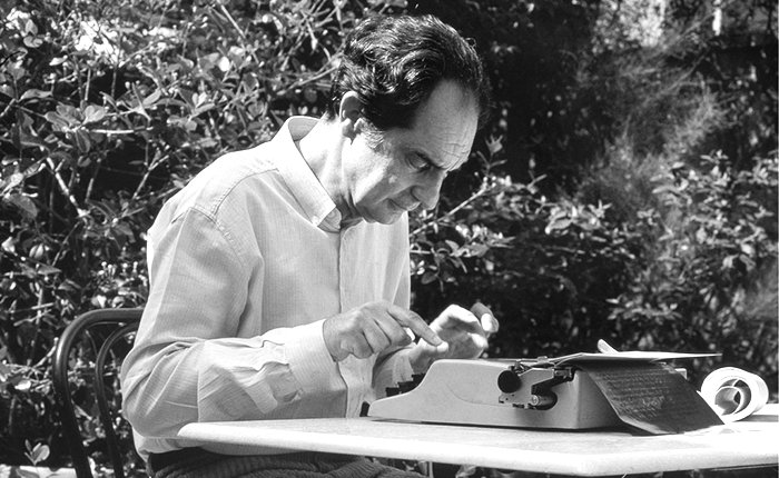 «Comunque, tutte le "realtà" e le "fantasie" possono prendere forma solo attraverso la scrittura, nella quale esteriorità e interiorità, mondo e io, esperienza e fantasia appaiono composte della stessa materia verbale».

(Italo Calvino, Lezioni americane)