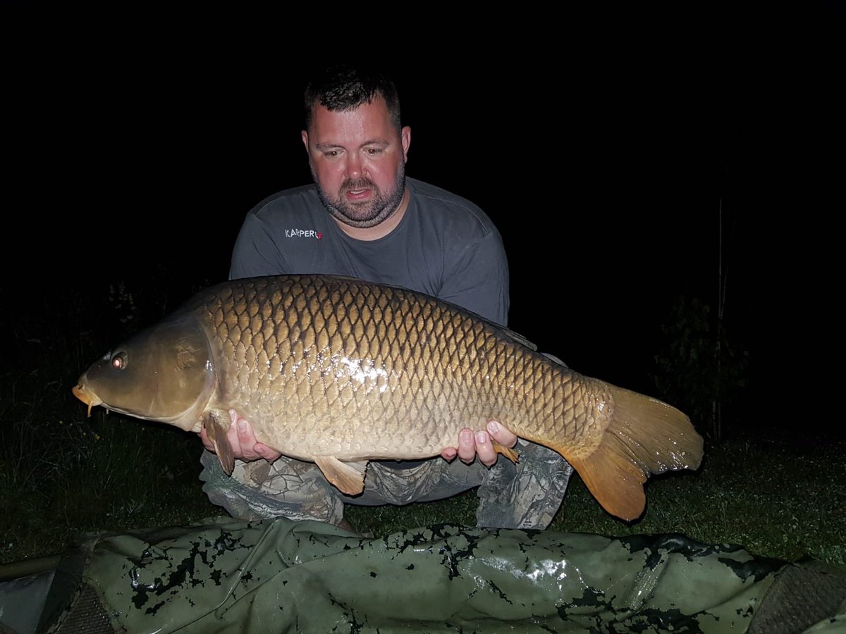 karperltd's tweet photo. KARPER Consultant Chris Hoskins with a new PB of 43lb along with 2 other fish from the recent KARPER Social at Bay Lakes. #karperltd #karperbaits #karperrs #RS https://t.co/2JwZTCpRZG
