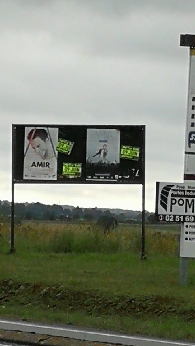 GGOUBAND's tweet photo. Revenir chez soi et voir cette affiche de #Metivson, ça me rappelle juste que c'était hier soir😉. Encore 🙏🙏🙏@Amir_Off pour ce fabuleux concert. https://t.co/HPxBvSKc13